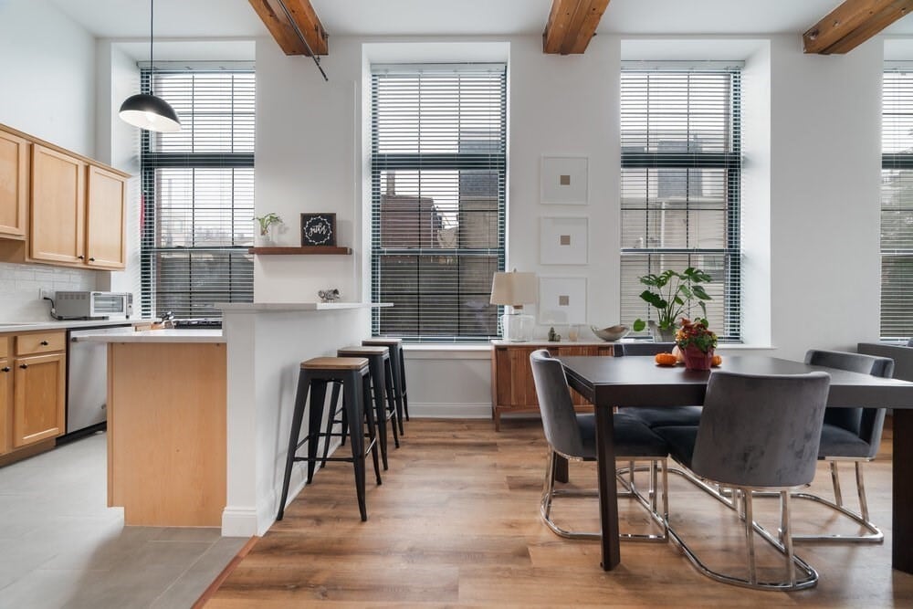 Building Photo - 881 E 1st St