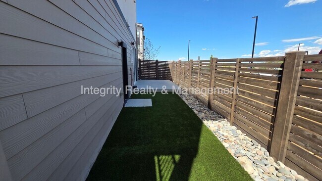 Building Photo - 11014 E Hinsdale Cir
