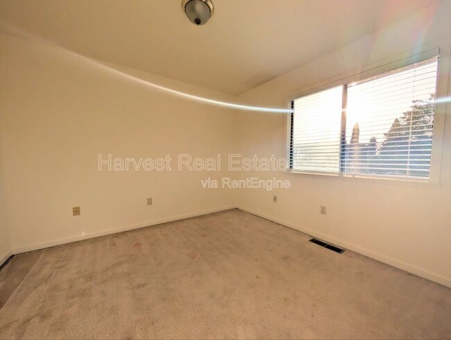 Building Photo - 312 Blossom Way