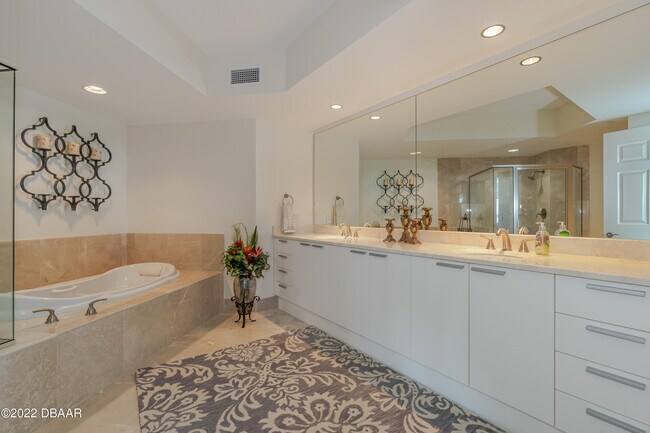 Building Photo - 241 Riverside Dr