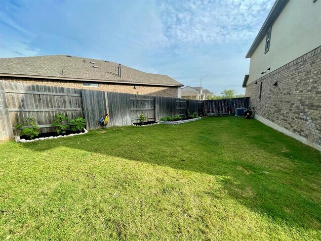 Building Photo - 1036 Chad Lp