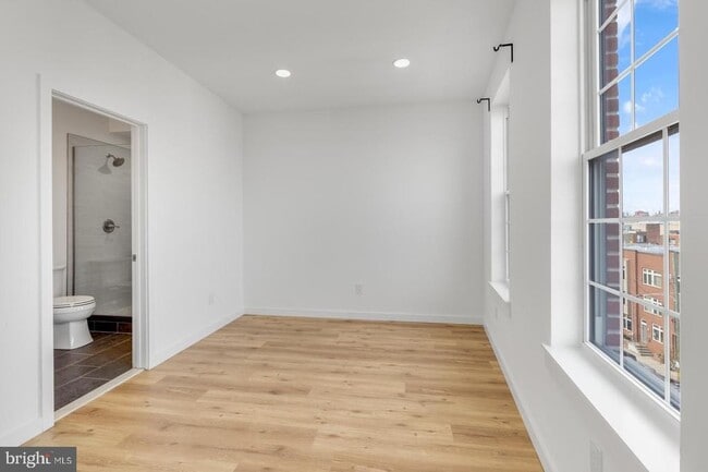 Building Photo - 2045 Trenton Ave