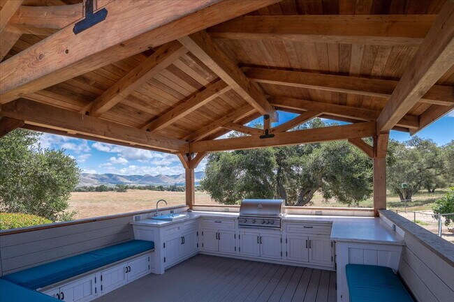 Building Photo - Private Gated Mini-Ranch • 7+ Acres • Luxury Country Living • Indoor Pool • Horses Welcome