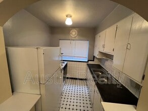 Building Photo - 5834 Nottingham Ave