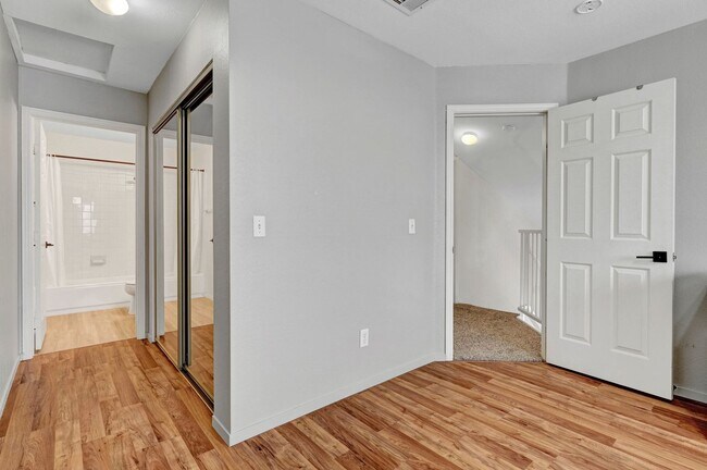 Building Photo - 2 Bedroom Condo w/ Patio & 1 Car Attached ...