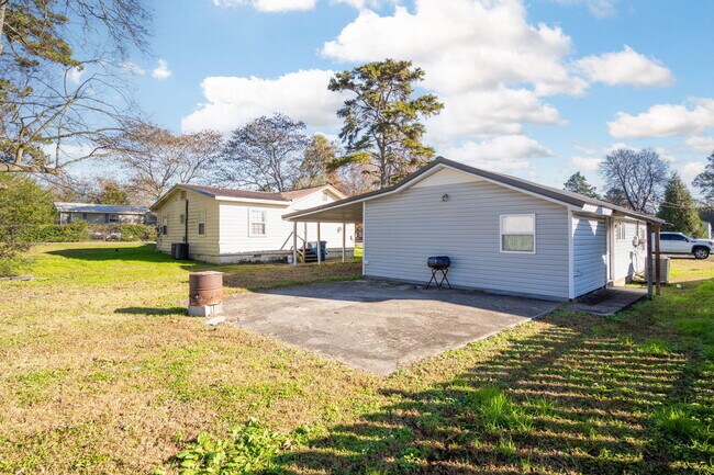 Building Photo - 276 S Center St