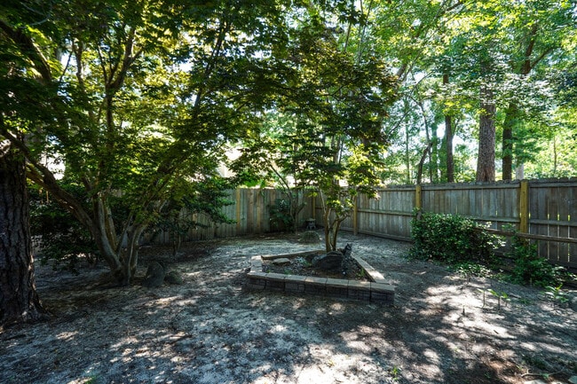 Building Photo - 213 Bayberry Dr