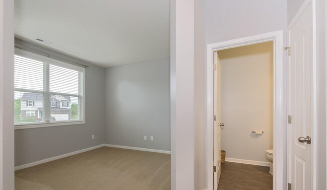 Building Photo - Beautiful House- Perfect for an Executive ...