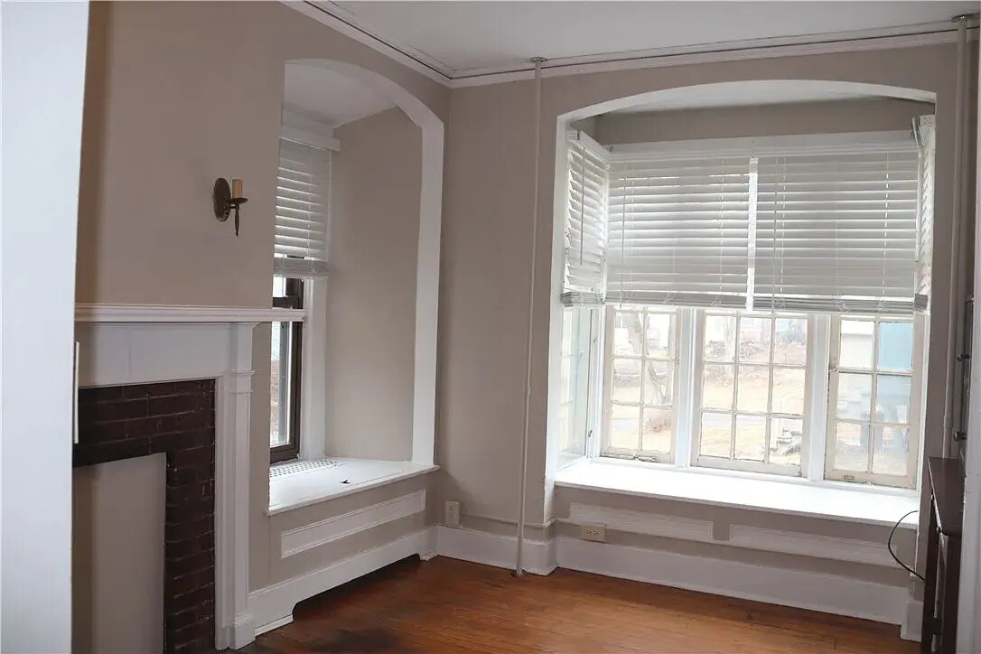 Building Photo - 412 Hillview Plz