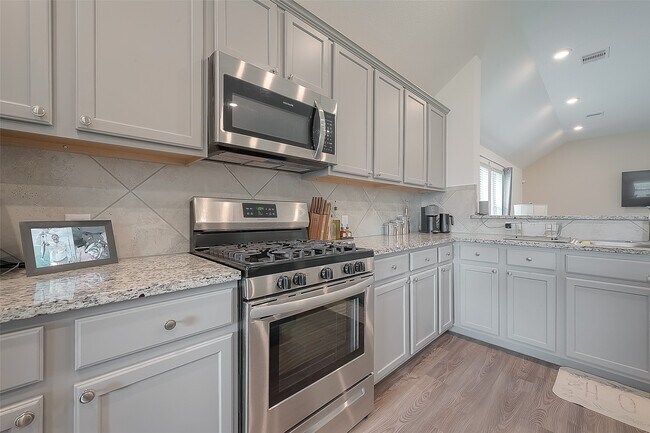 Building Photo - 506 Pecan Landing Ln