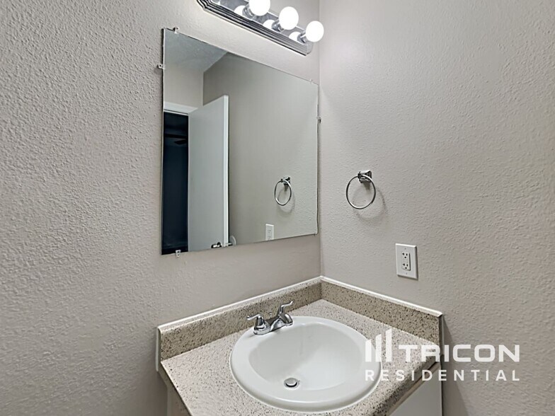 Building Photo - 6703 Beech Trail Dr