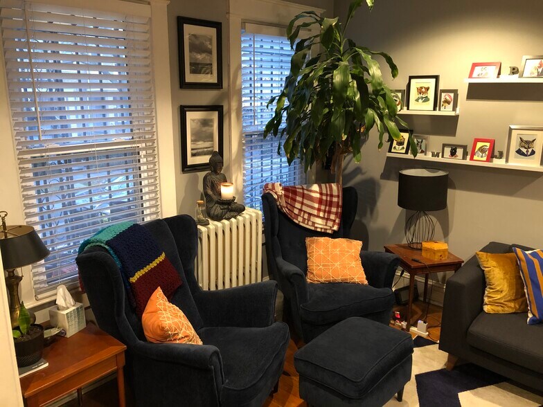 Building Photo - 1122 Owen Place NE