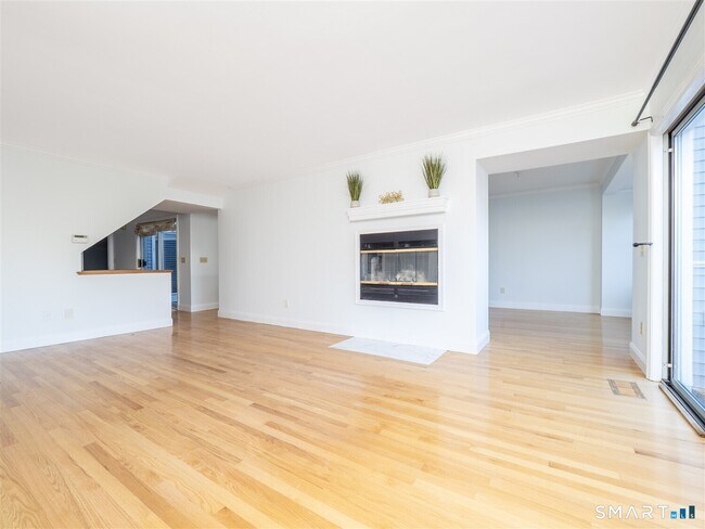 Building Photo - 36 Wilton Crst