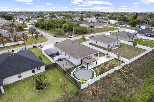 Building Photo - 681 SW Millard Dr