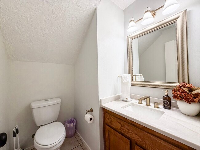 Building Photo - 29 Pinewood Forest Ct