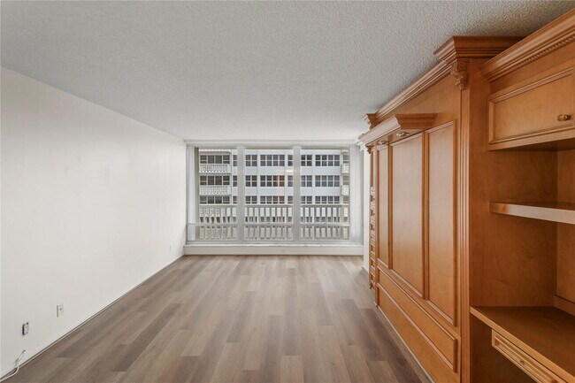 Building Photo - 4020 Galt Ocean Dr