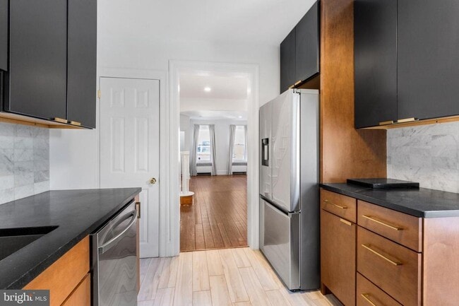 Building Photo - 821 N Bambrey St