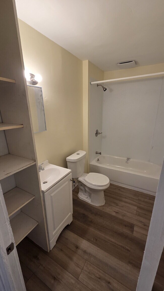 Building Photo - Spacious 3-Bedroom Duplex in Old Brooklyn