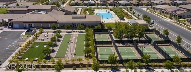 Building Photo - Spacious Henderson Townhome with Balconies and Resort Amenities