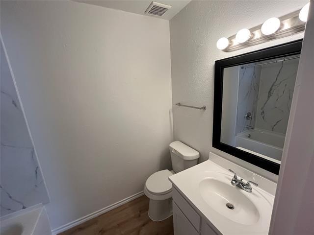 Building Photo - 2133 Quail Hollow Dr