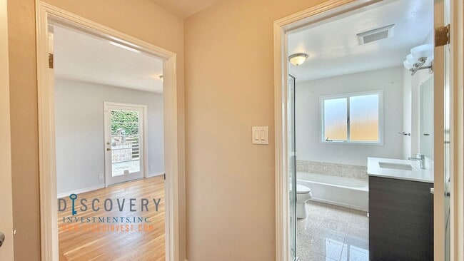 Building Photo - 4 Bedroom Mid-Century Oakmore Home With Views of Bay