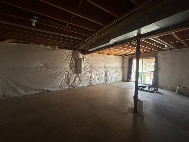 Building Photo - 15912 Warburton Dr