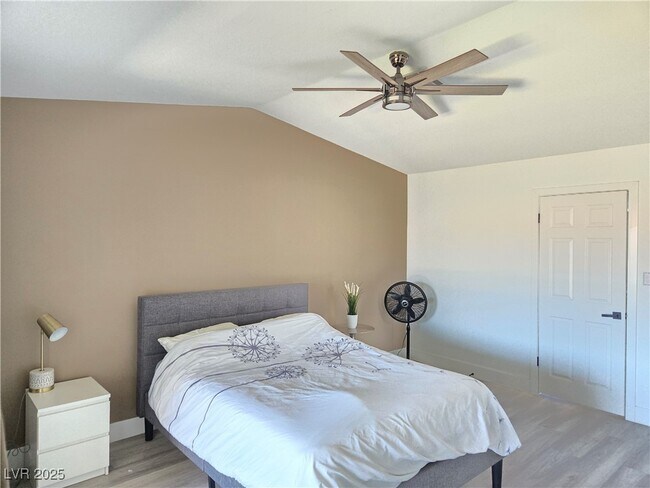 Building Photo - 1405 Termas