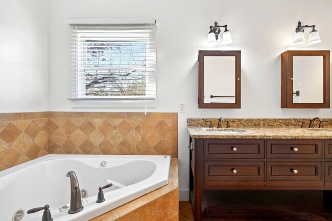 Building Photo - Asheville Rental-Beverly Hills Area