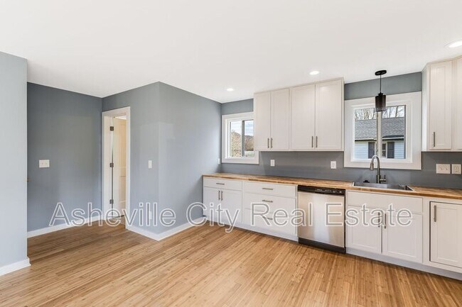 Building Photo - 12 New St