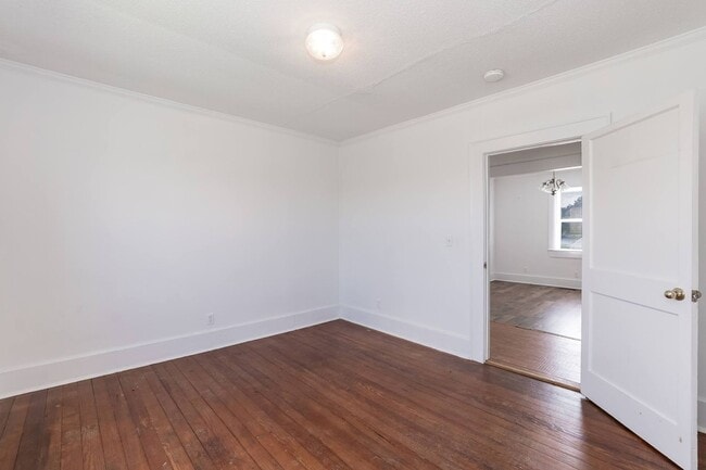Building Photo - Serene Home For Rent!