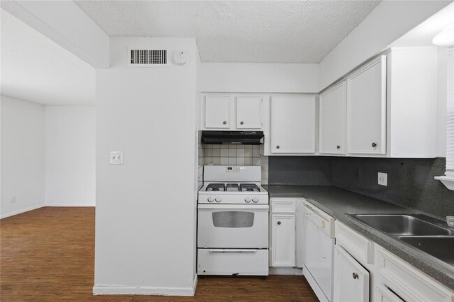 Building Photo - 2703 Windswept Cove