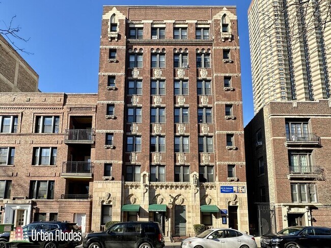 Building Photo - 623 W Patterson Ave
