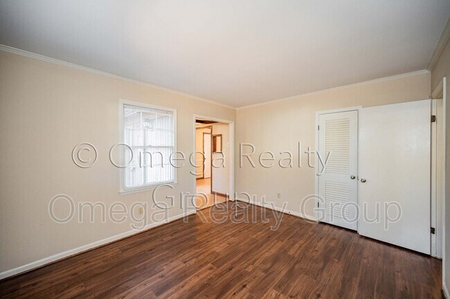 Building Photo - 1700 Serene Cir