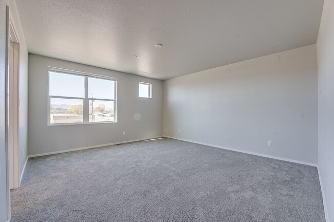 Building Photo - 3 bed, 2.5 bath Townhome in Mosaic Neighborhood