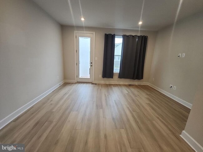 Building Photo - 6730 Belcrest Rd