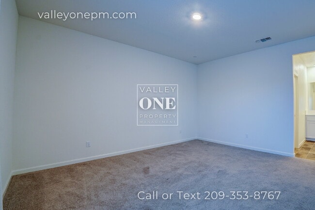 Building Photo - 644 Cheshire Dr