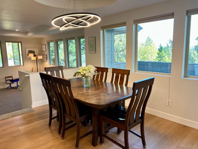 Building Photo - A Rare Offering in Bend’s Most Desirable A...