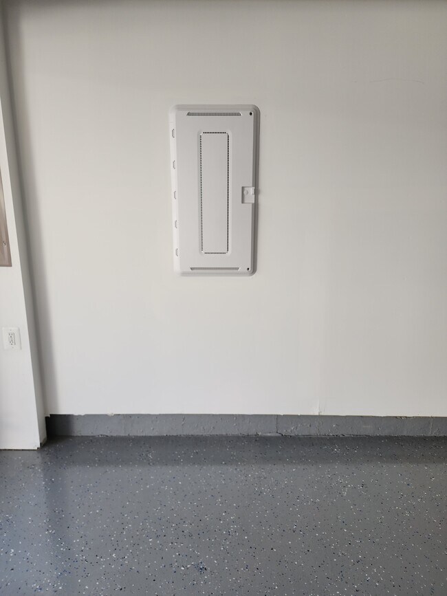 Building Photo - 183 Presidents Pointe Ave