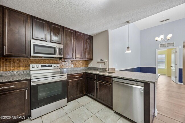 Building Photo - 201 Larkin Pl
