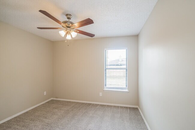 Building Photo - 426 Wheatfield Ct