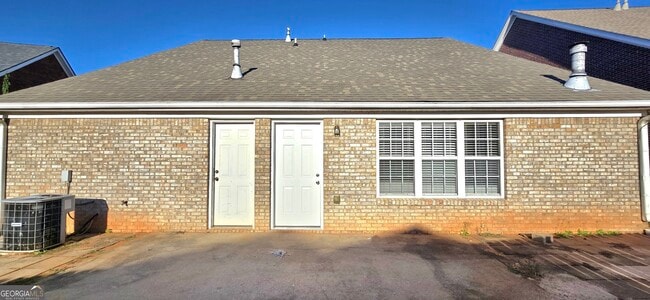 Building Photo - 1055 Livery Cir