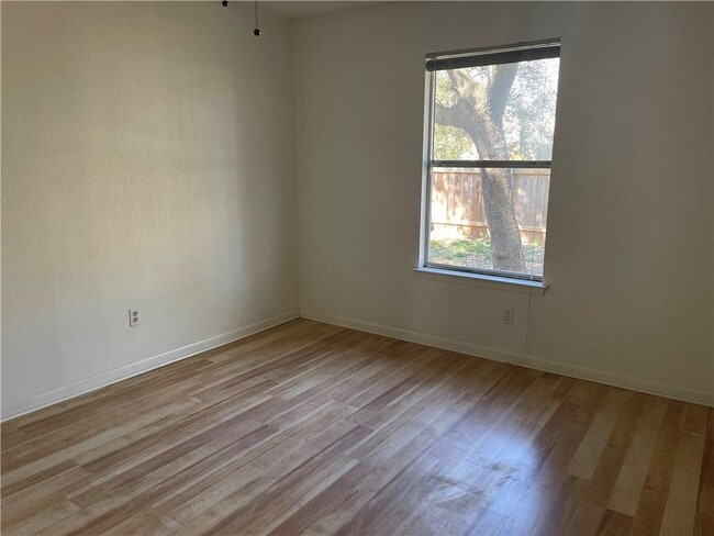 Building Photo - 4506 Pelham Dr