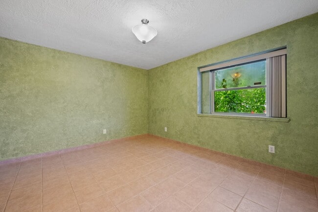 Building Photo - 19907 Lions Gate Dr