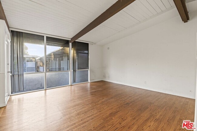 Building Photo - 11131 Rose Ave