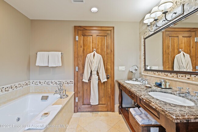 Building Photo - 415 E Dean St