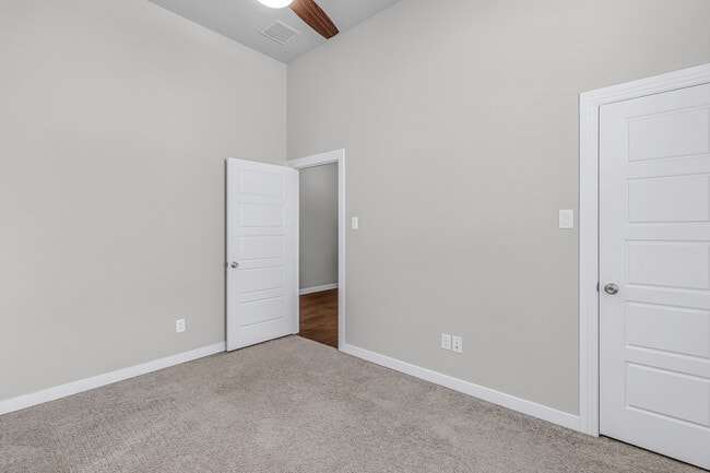 Building Photo - Harvest 1020