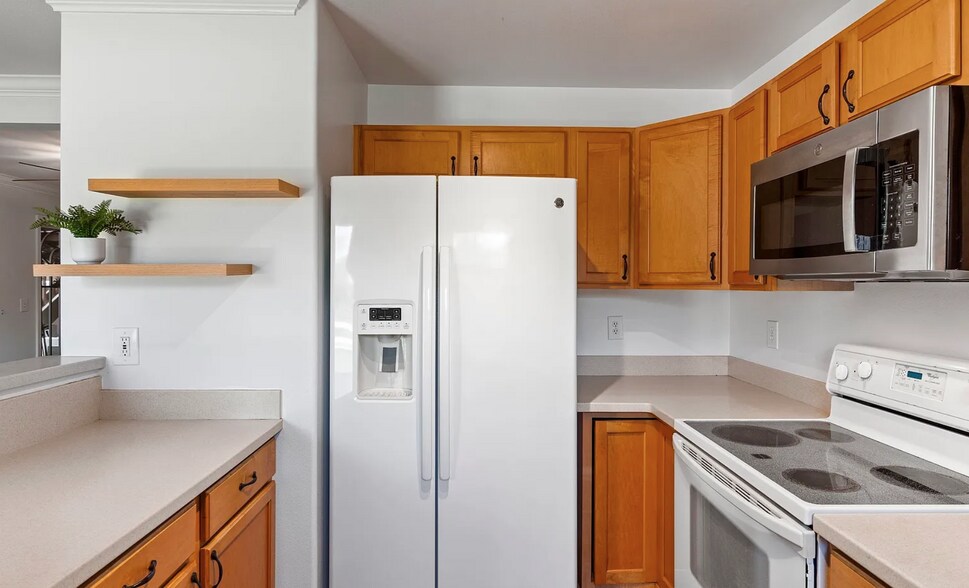 Building Photo - 40 Halili Ln