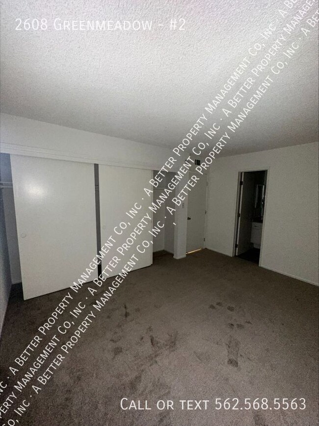 Building Photo - 2 BED/2 BATH w/garage & private patio.  Sm...