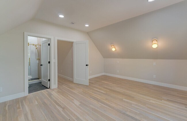 Building Photo - 123 Winchester Ave