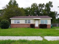 Building Photo - Adorable Three Bedroom in Beaufort
